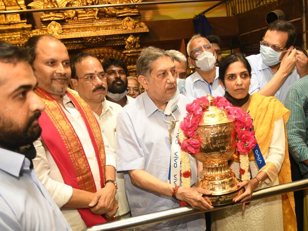 CSK मालिक श्रीनिवासन ने 5वीं बार खिताब जीतने के बाद त्रिरुपति मंदिर में की पूजा-CSK owner Srinivasan worshiped at Trirupati temple after winning the title for the 5th time